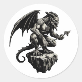 Pegatina Redonda Gargoyle sentado sobre una roca
