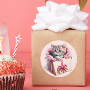 Pegatina Redonda Gatito Adorable en una caja regalo de cumpleaños