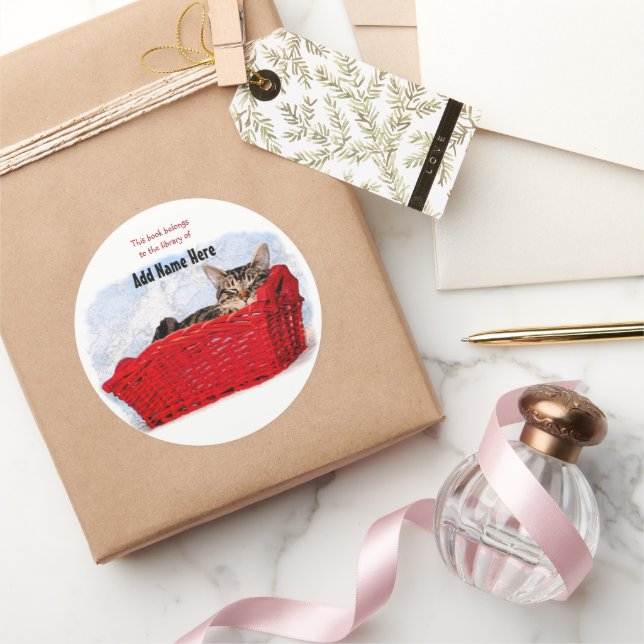 Pegatina Redonda Gatito durmiente en brillante cesta roja personali (Regalar)