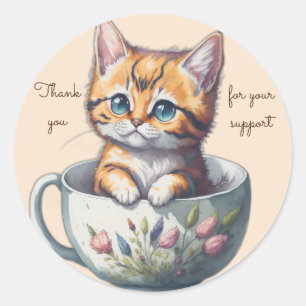 Pegatina Redonda Gato acuarela o gatito en una taza de té gracias