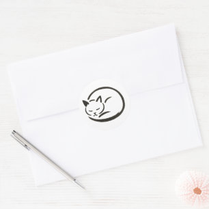 Pegatina Redonda Gato durmiendo minimalista – Diseño de pincel en i