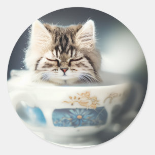 Pegatina Redonda Gato en una taza de té Gatito en una taza de té