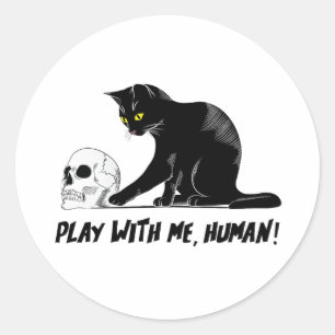 Pegatina Redonda Gato negro con cráneo jugando conmigo, humano ater