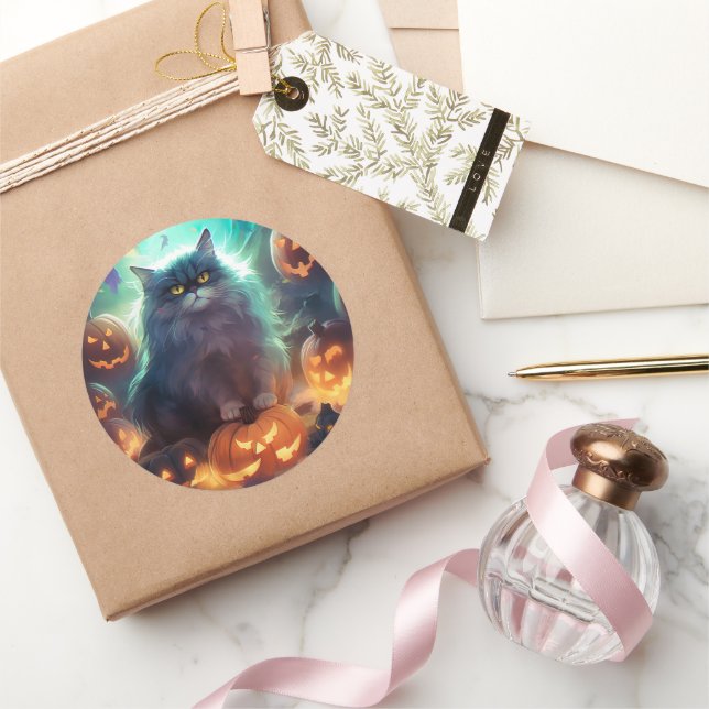 Pegatina Redonda Gato siberiano de Halloween con calabazas aterrado (Regalar)