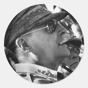 Pegatina Redonda General Douglas MacArthur con tubería Corncob
