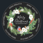 Pegatina Redonda Gluten Free Merry Christmas Flour Wreath Name<br><div class="desc">Este diseño de vacaciones presenta el texto "Gluten Free" que rodea una corona floral para Navidades y "Feliz Navidad (tu nombre)" en un elegante guión de caligrafía dentro de la corona. Perfecto para etiquetar regalos de Navidades para la familia celíaca y sus amigos o para Gluten Regalos gratis a los...</div>