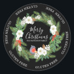 Pegatina Redonda Gluten Free Merry Christmas Flour Wreath Name<br><div class="desc">Este diseño de vacaciones presenta el texto "Gluten Free" que rodea una corona floral para Navidades y "Feliz Navidad (tu nombre)" en un elegante guión de caligrafía dentro de la corona. Perfecto para etiquetar regalos de Navidades para la familia celíaca y sus amigos o para Gluten Regalos gratis a los...</div>