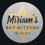Pegatina Redonda Gold Silver Bat Mitzvah Star of David Name<br><div class="desc">Elegantes pegatinas clásicos de murciélago mitzvah con nombre a medida, fecha y estrella de David en falso Relieve metalizado de oro y plata. Estos elegantes pegatinas del bar mitzvah dan un aspecto elegante a los sellos para sobres o a los proyectos de decoración de fiestas del bar DIY y bat...</div>