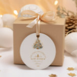 Pegatina Redonda Golden Sparkle Christmas Tree Glow<br><div class="desc">Celebre la magia de la temporada con este elegante diseño de un árbol de Navidad dorado pintado a mano adornado con luces brillantes, delicados chispas y suave sombra de acuarela. El cálido fondo de color champán crea un ambiente de vacaciones acogedor, mientras que la disposición simétrica evoca el equilibrio y...</div>