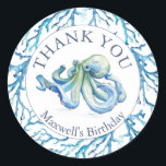 Pegatina Redonda Gracias Pegatinas Cute Under Sea Birthday<br><div class="desc">Este original tema de cumpleaños incluye un pulpo acuarela con coral de mar en tonos azules. Utilice los campos de plantilla para personalizar de su pegatina de agradecimiento con el nombre del niño de cumpleaños. Una elección atractiva para las fiestas de cumpleaños de los niños. Para una decoración fiesta similar...</div>