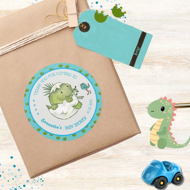 Pegatina Redonda Gracias, Personalizado de Dino de Hatching (Cute Hatching Dino Custom Baby Shower Thank You Classic Round Sticker)