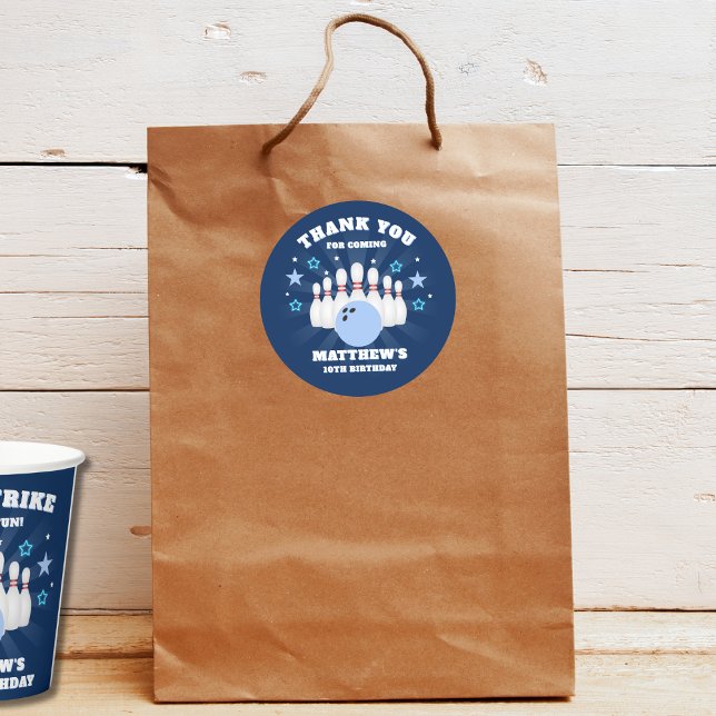 Pegatina Redonda Gracias por la fiesta de cumpleaños de Bowling Boy (Subido por el creador)