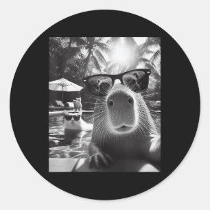 Pegatina Redonda Graciosa Piscina De Animales Capybara Selfie Con C