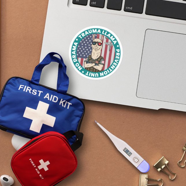 Pegatina Redonda Graciosa Unidad de Prevención de Trauma Llama (Funny Medical Round Sticker Trauma LLama For your EMS gear with this Trauma Llama Prevention Unit )