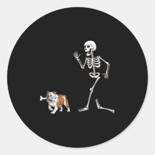 Pegatina Redonda Gracioso Bulldog De Halloween Y Esqueleto