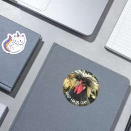 Pegatina Redonda Gracioso meme de pollo en el Día del Pelo Malo