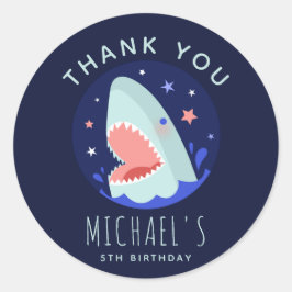 Pegatina Redonda Gracioso niño tiburón Estrellas gracias fiesta de 