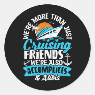 Pegatina Redonda Gracioso Somos más que sólo crucero con amigos