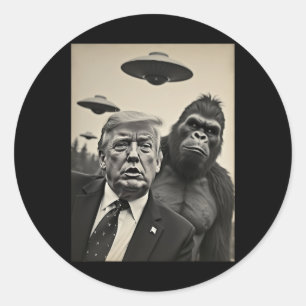 Pegatina Redonda Gracioso Trump Bigfoot Selfie Con Alienígena Extra