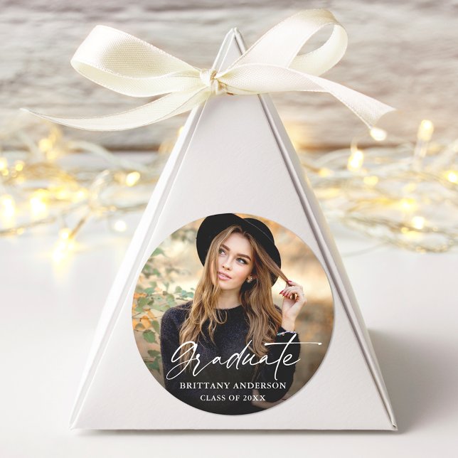 Pegatina Redonda Graduación de la fotografía en tinta de caligrafía (Customize to change your personalized text size or text style.)