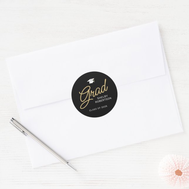 Pegatina Redonda Graduación Grad Modern Script Black and Gold (Sobre)