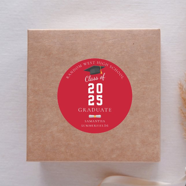 Pegatina Redonda Graduado 2025 Partido de Graduación Roja y Blanca (Graduation 2025 Photo Red and White Modern Grad Round Sticker)