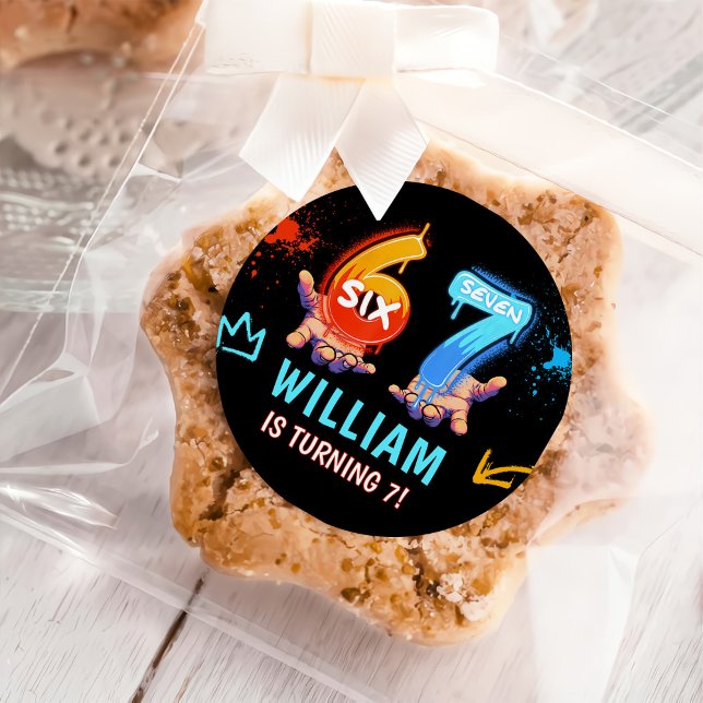 Pegatina Redonda Graffiti 6 7 Meme Trend Six Seven Birthday Party (Subido por el creador)