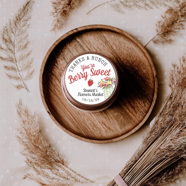 Pegatina Redonda Granjeros de dulces de Berry Comercializan Niño Ni (Thanks a bunch you're berry sweet Farmers Market strawberry gingham mason jar flowers shower sticker)