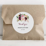 Pegatina Redonda Green Rubor Burgundy Floral Gracias Por Favor<br><div class="desc">Gracias a esta floral de color burdeos verde, preferimos los clásicos pegatinas redondos, perfectos para un boda rústico. El diseño presenta elegantes ramos de flores verdes, ruidosas, violetas, rojas y burdeos, inspiradores de la belleza natural. Haga que el pegatina le asigne las etiquetas propias, incluyendo sus nombres, el evento (si...</div>