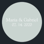 Pegatina Redonda Gris verde turbio personalizado<br><div class="desc">Boda   clásico Pegatina redondeado gris y polvoriento. Selle sus sobres de invitación o favores con estos elegantes y sencillos stickers de boda con sus nombres en blanco sobre un polvoriento fondo gris. Parte de una colección de bodas. Revisa mi tienda para ver toda la suite boda para este diseño!</div>