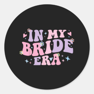 Pegatina Redonda Groovy en mi era de novia para mujeres comprometid