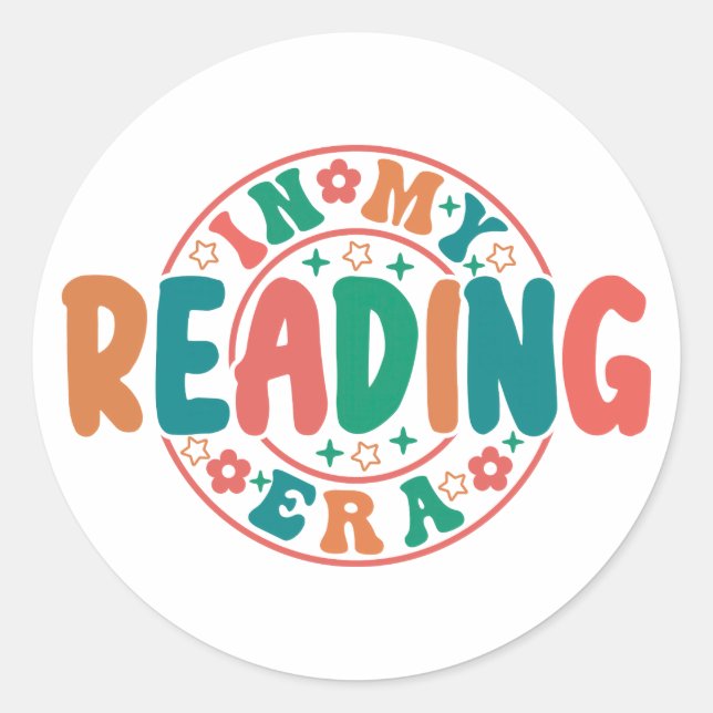 Pegatina Redonda Groovy "In My Reading Era" Wavy Font Graphic (Anverso)