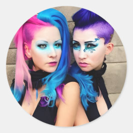 Pegatina Redonda Grunge Gótico Lesbiana Amor | Pareja de arte de IA