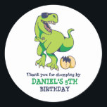 Pegatina Redonda Guay T-Rex Dinosaur Egg Kids Birthday Party<br><div class="desc">Favoritos de fiesta para niños,  niños o chicas que aman los dinosaurios y el t-rex. Perfecto para la fiesta de cumpleaños de los niños,  los favores de fiesta y la etiqueta de agradecimiento. También puede personalizar el texto para la ducha de bebé u otra ocasión y fiesta.</div>