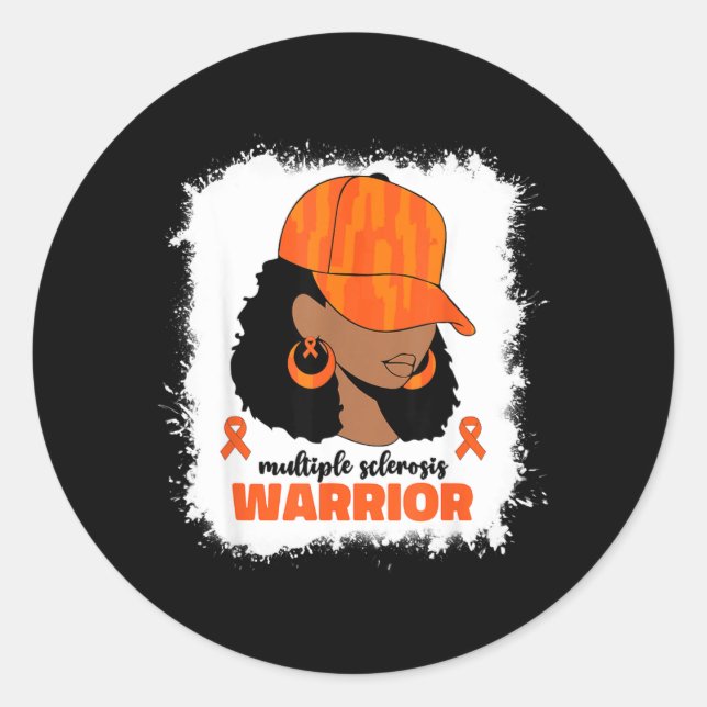 Pegatina Redonda Guerrera de Esclerosis Múltiple para mujeres afro  (Anverso)