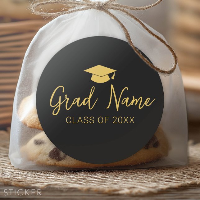 Pegatina Redonda Guión de nombre de grado con tapón de graduación - (Custom Graduation Sticker - Favor Stickers or Envelope Label)