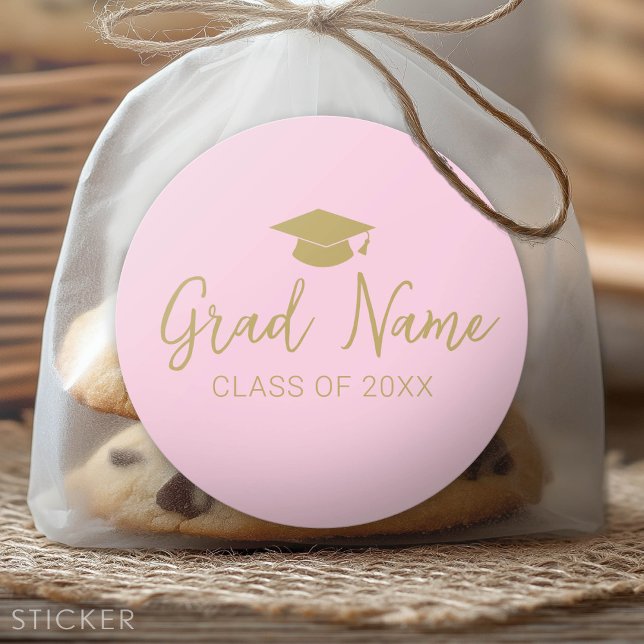 Pegatina Redonda Guión de nombre de grado con tapón de graduación - (Custom Graduation Sticker - Favor Stickers or Envelope Label)