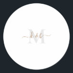 Pegatina Redonda Guión de swaps de oro y gris<br><div class="desc">Pegatina de Monograma Gris y Oro moderno. Tipo de letra combinado. Interrumpir. Sencillo.</div>