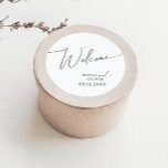 Pegatina Redonda Guión Minimalista caprichoso | Bienvenida Boda<br><div class="desc">Este guión minimalista caprichoso | El pegatina redondo clásico de bienvenida boda es perfecto para su boda boho moderno, clásico y sencillo, en blanco y negro. El diseño presenta una caligrafía escrita a mano, elegante, delicada y romántica, con una tipografía chic y formal. El aspecto irá bien con cualquier estación...</div>