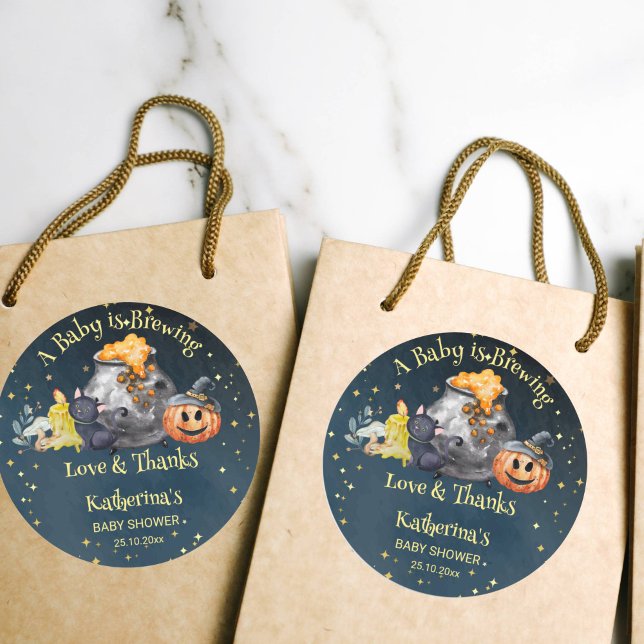 Pegatina Redonda Halloween baby ducha baby baby baby baby está haci (A baby is brewing Halloween baby shower favor gift stickers starry night brewing pot thank you stick)