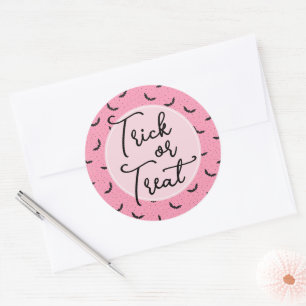 Pegatina Redonda Halloween De Trick O Trek Bats Rosados