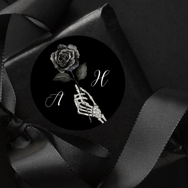 Pegatina Redonda Halloween gótico Boda negro Rosa de mano (Gothic Halloween Black Wedding Skeleton Hand Rose Classic Round Sticker)