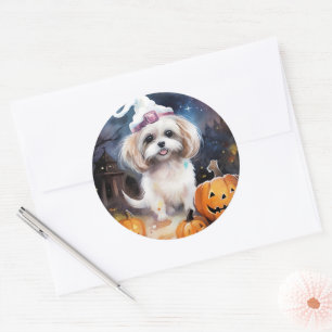 Pegatina Redonda Halloween Malti Tzu con calabazas aterradoras