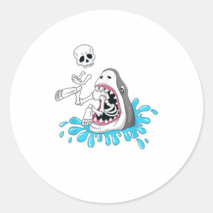 Pegatina Redonda Halloween Shark come a Skeleton gracioso