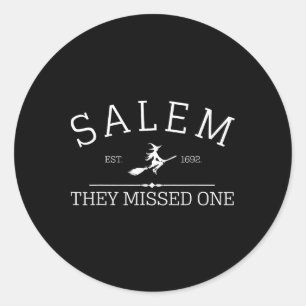 Pegatina Redonda Halloween Shirt Salem 1692 Se Perdieron Uno