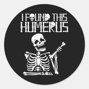 Pegatina Redonda Halloween Skeleton Encontré Humerus Funny Costume