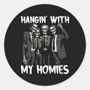 Pegatina Redonda Hangin Con Mis Hogares Funny Skeleton Halloween Co