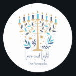 Pegatina Redonda Hanukkah Amor y Luz Floral Menorah<br><div class="desc">Hanukkah pegatinas de Amor y Luz Floral Menorah. Personalice el texto personalizado anterior. En nuestra colección "Floral Hanukkah Menorah y Dreidel" se pueden encontrar elementos de coordinación adicionales.</div>