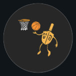 Pegatina Redonda Hanukkah Dreidel Baloncesto Chanukah Hombres Judío<br><div class="desc">Hanukkah Dreidel Basketball Chanukah Hombres judíos niños</div>