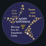 Pegatina Redonda HAPPY HANUKKAH Personalizado<br><div class="desc">Elegantes pegatinas HANUKKAH personalizados en azul y oro para desear a su familia y amigos un Hanukkah feliz. El diseño muestra un texto que dice HAPPY HANUKKAH en la tipografía blanca en el centro, con PEACE, LOVE & JOY en la tipografía de color oro en una esquina, y también escrito...</div>